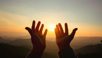 É correto orar para Jesus ou só para Deus Pai